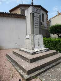 Monument aux Morts de Villemoustaussou photo