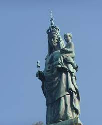 Monument des Vierges de Benais photo