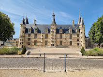 Palais ducal de Nevers photo