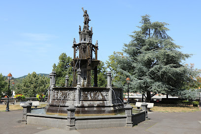Place de la Poterne photo