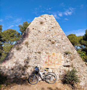 Pyramide du Roy d'Espagne photo