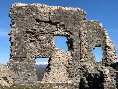 Ruines du château d’Apchon photo