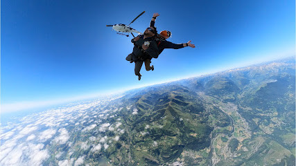 Saut en parachute BALNÉA-Peyragudes: Sauts en parachute en hélicoptère photo