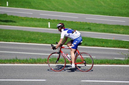 Se promener au Piste cyclable sur le tracé d'une ancienne voie ferrée photo