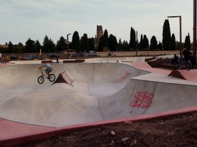 Skate Park outdoor, pratgraussals photo