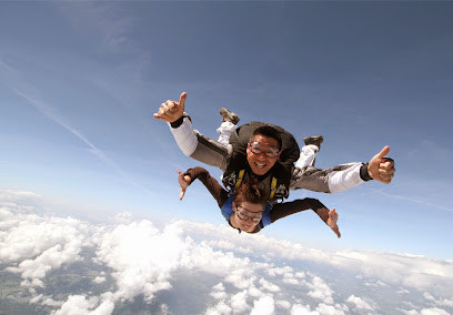 Skydiving Denis Nguyen. photo