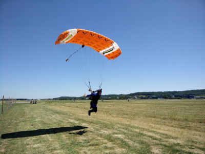 Skydiving School Agen. photo
