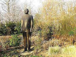Statue de Georges Pompidou photo