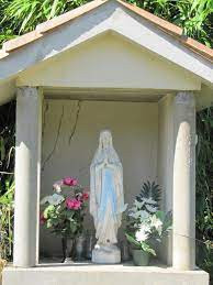 Statue de la Vierge à Bretagne-de-Marsan photo