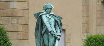 Statue du marquis Armand Tuffin de La Rouërie photo