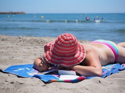 Venez prendre le soleil sur la Plage des Brouis photo