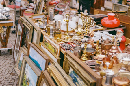 Vide grenier à Châteauneuf-du-Rhône photo