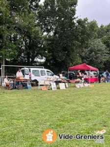 Vide grenier de l'école de Foot photo