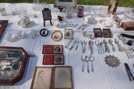 Vide grenier du 1er Mai 2024 photo