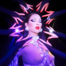 Violet Chachki - Guest Star au Crazy Horse photo