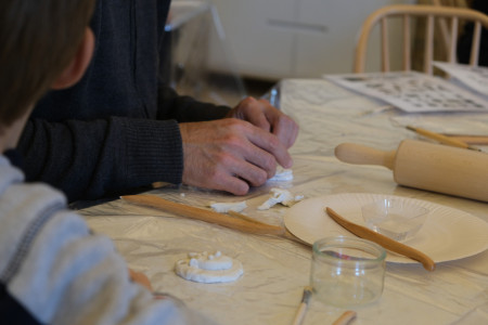 Visite de l’exposition et atelier d’arts plastiques en famille photo